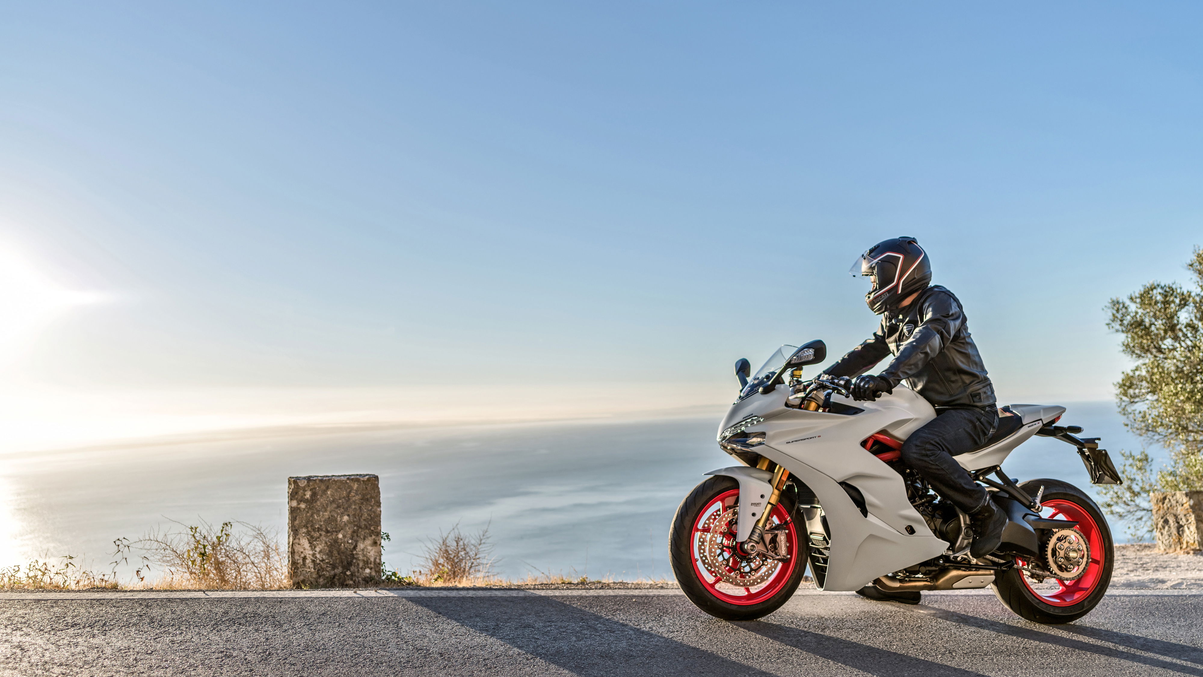 Supersport bike
